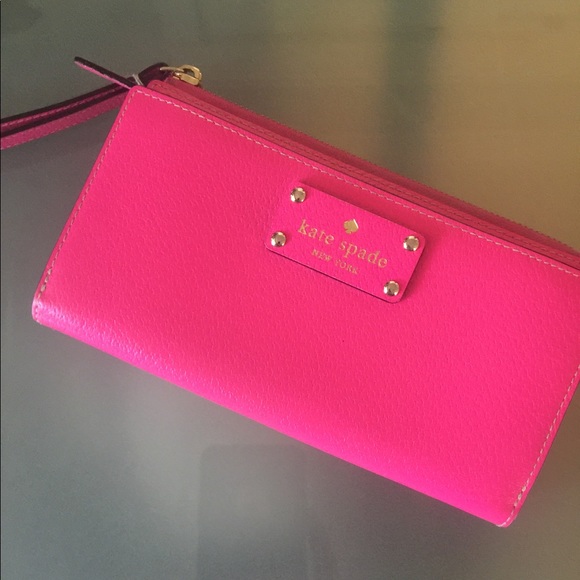 Kate Spade Wristlet Wellesley the perfect Hot Pink - Picture 1 of 7